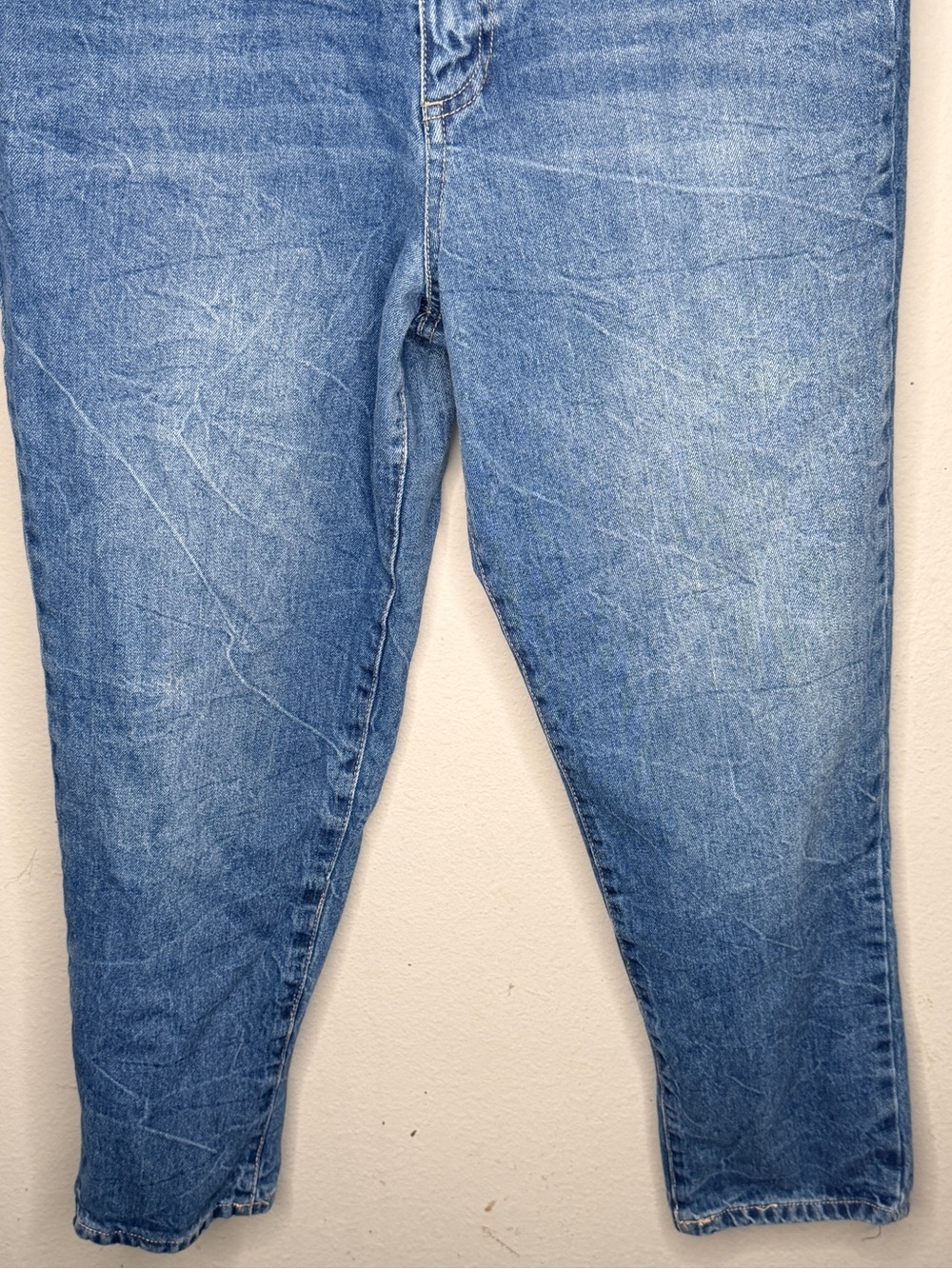 D. Jeans - Picture 3 of 6